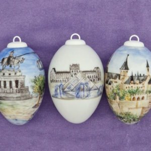 Große Porzellaneier zum Hängen - Sehenswürdigkeiten